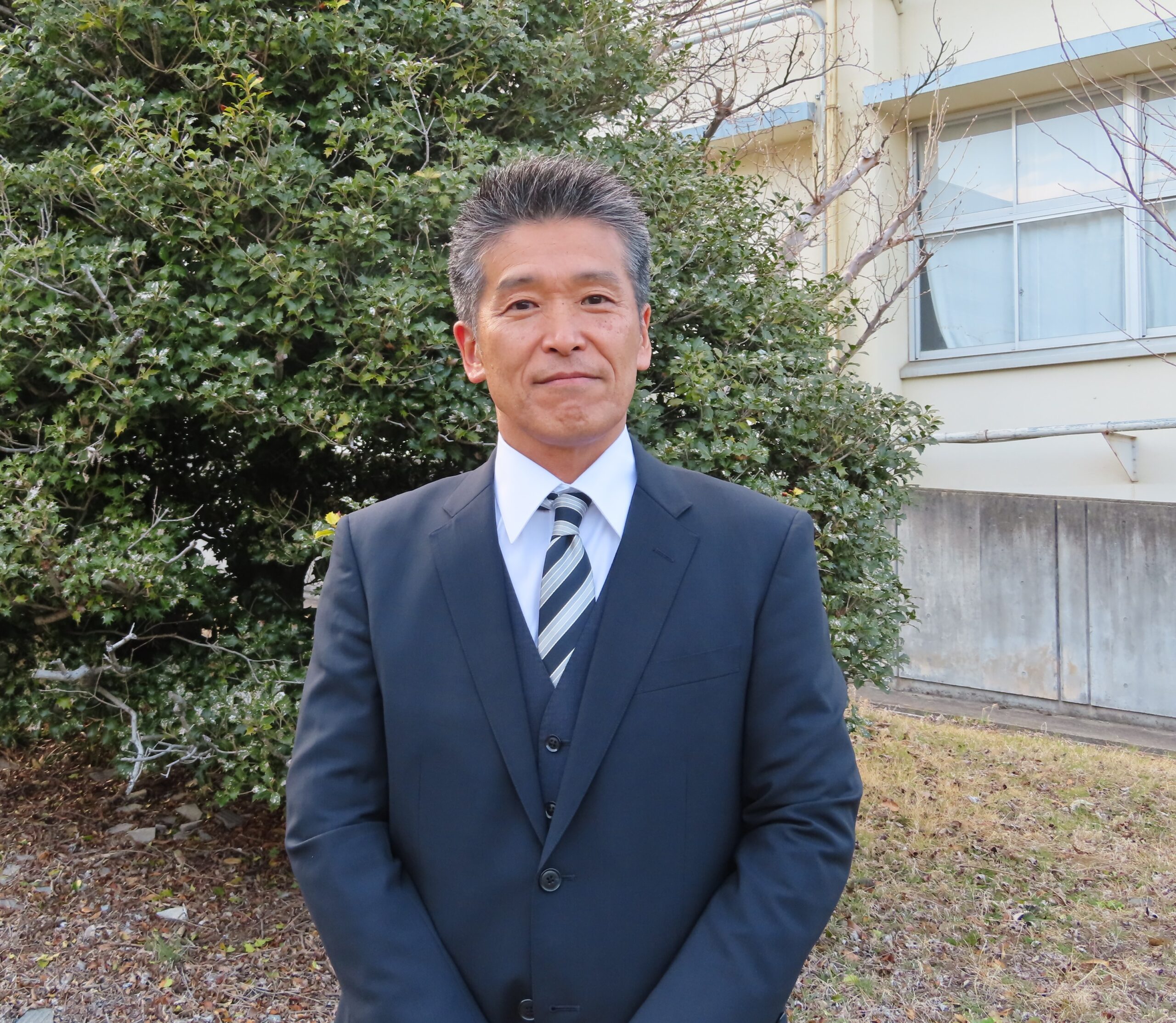 辰野高等学校　校長　清水 敏