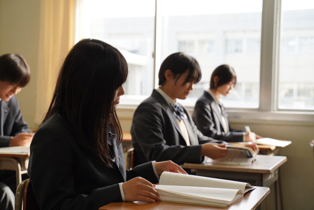 授業を受ける生徒たち